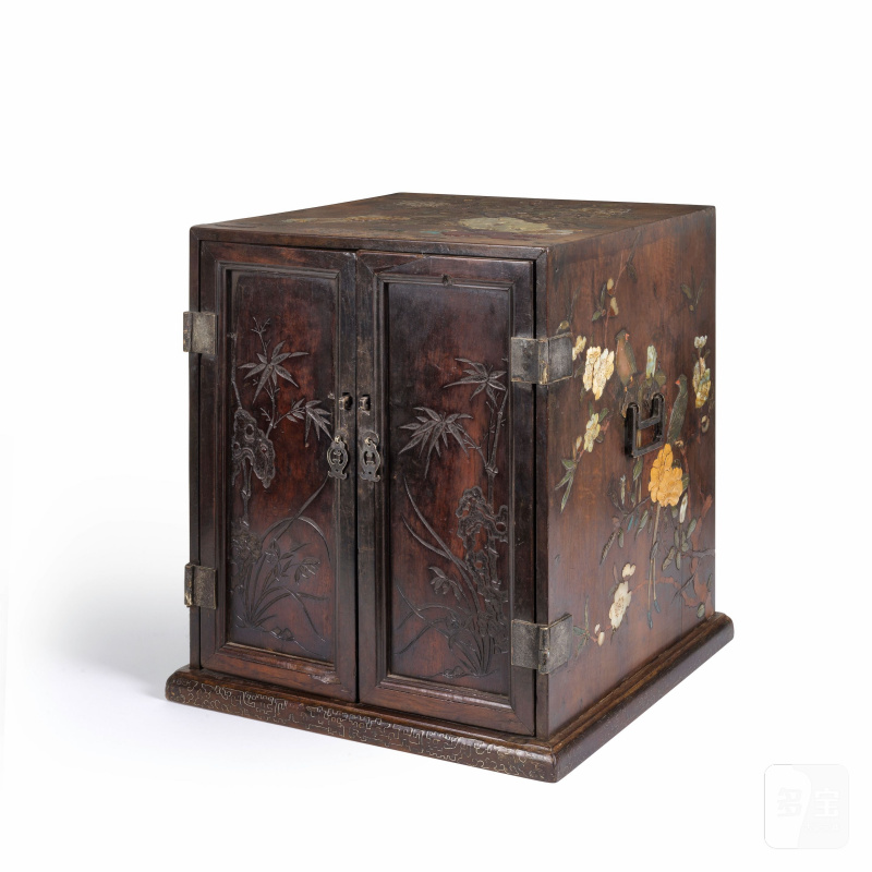 清 紫檀及硬木嵌寶櫃 | CABINET EN ZITAN ET BOIS DUR ET INCRUSTATIONS DE PIERRES DURES ET NACRE - 图7